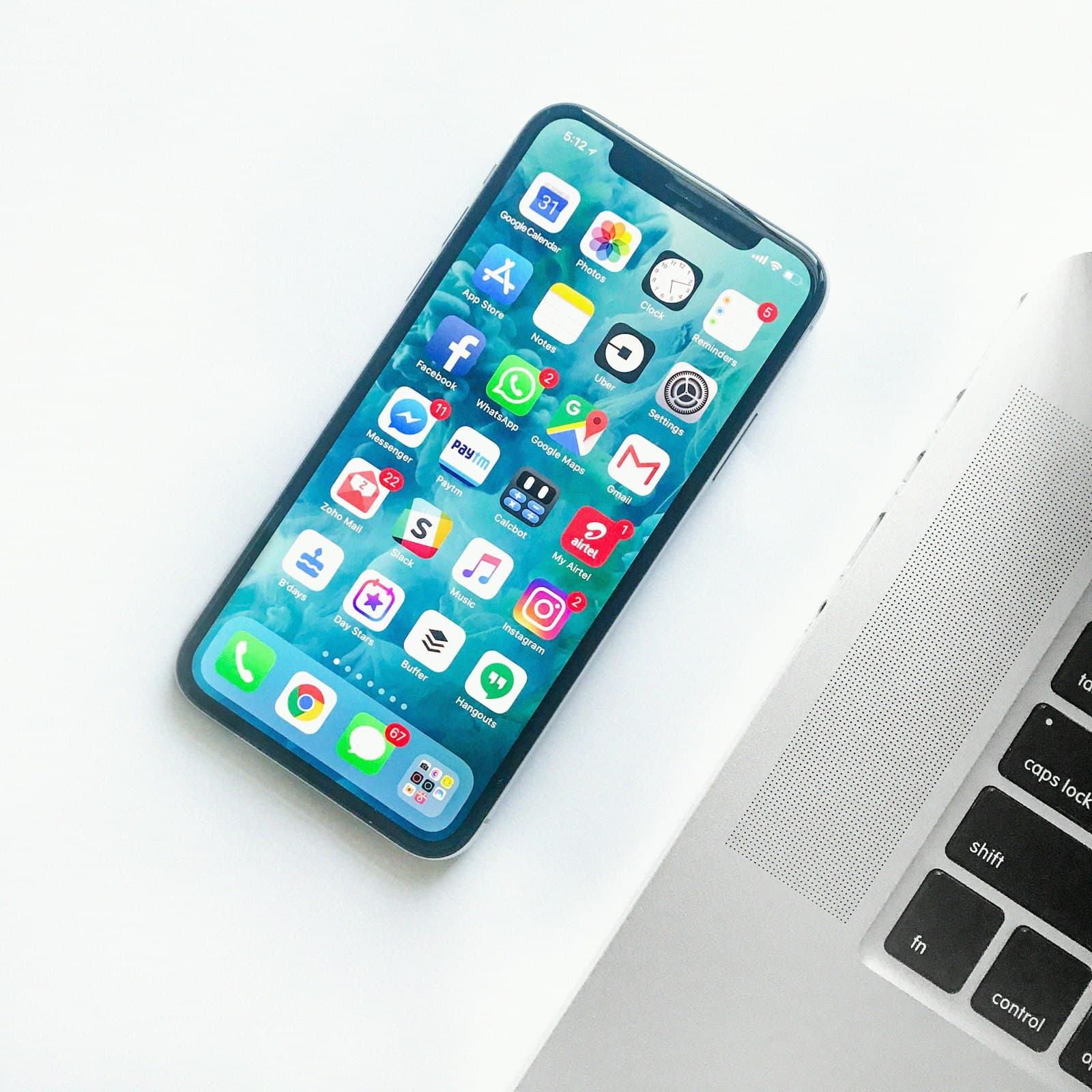 Smartphones alignés prêts pour un diagnostic logiciel